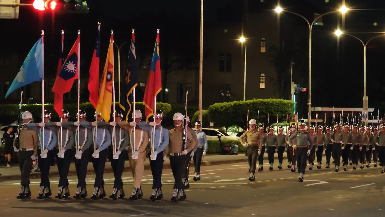 1141001國慶總統府前夜間現地演練『國防部聯合樂隊暨三軍儀隊聯合操演』