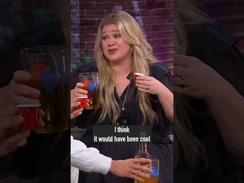 Kelly Clarkson tries Chicago Malört and her reaction is…