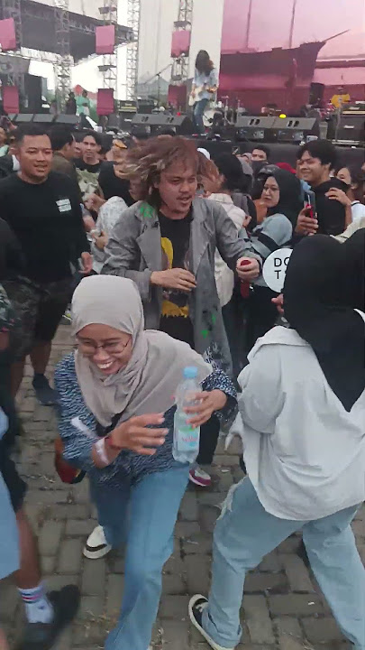 Alone At Last live Sharemusicfest Karawang