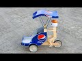 Rickshaw de transporte elétrico com robô - bicicleta triciclo de latas de Pepsi - faça você mesmo