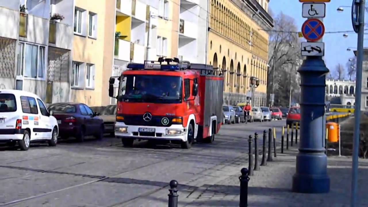 Alarmowo pluton gaśniczy z JRG 1 we Wrocławiu do zadymienia w mieszkaniu