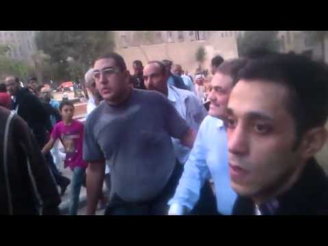 ضرب السيد البدوي رئيس حزب الوفد على قفاه في التحرير 27 11 2012 