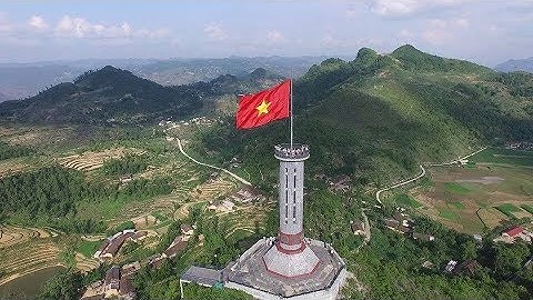 CỘT CỜ LŨNG CÚ