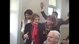 Helen Thomas returns to White House