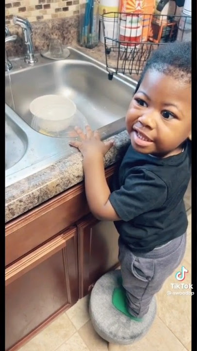 Just casually washing dishes… 😂😂 #blackbabygoals