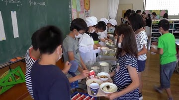 Bữa ăn trưa của học sinh tiểu học Nhật Bản