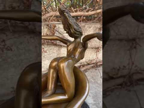 Video: Inšpirované sochárske kreslo Harp Jaime Hayon