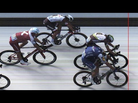 Video: Bekijk: Marcel Kittel wint etappe 7 van de Tour de France 2017 in een extreem nauwe sprintfinish