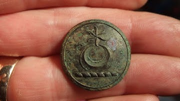 Livery Button, Metal Detecting Find, can any one ID this item?
