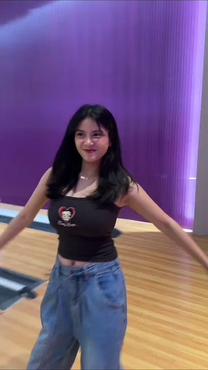 Take ke-2 tapi ga ada yang kena 😭 #melatisesilia #trending #barbie #shorts #dance #bowling #cute
