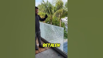 Hij wordt betaald om glas te breken 💰😅