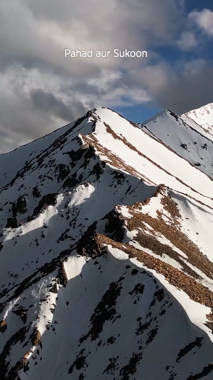 With Mera Mann by Juss as the soundtrack, every mountain journey feels like a peaceful escape ?