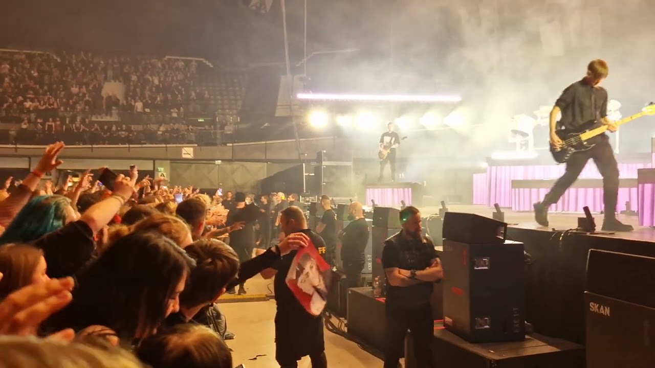 Bring Me The Horizon - Drown live @ Stadthalle in Vienna, Austria | 09.02.2023