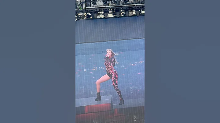 Taylor Swift eras tour Don’t blame me part 2 #shorts #taylorswift #erastour #song #youtube #ytshorts