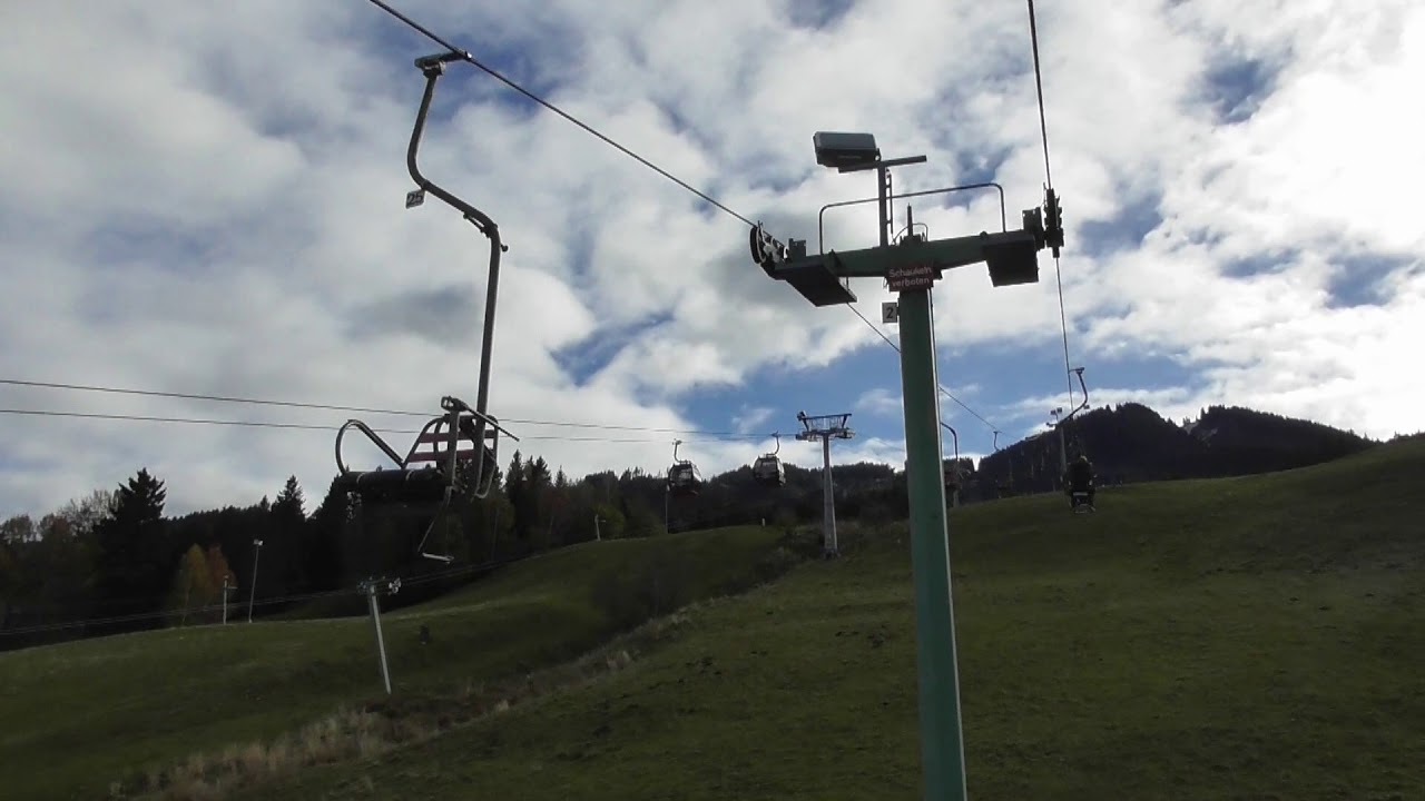 Der Sessellift zur Sommerrodelbahn Nesselwang (1-CLF - Heuss) am 24.10.2017