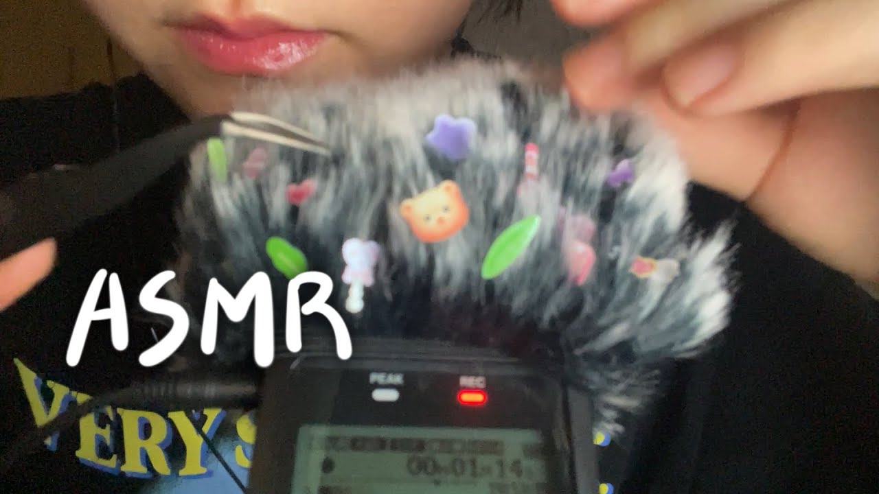 ASMR 마이크에 붙은 스티커 떼기 +속삭임과 시각적 팅글 Get rid of stickers on mic (whispering, visual tingles)