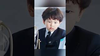 Ce garçon de 5 ans est le secrétaire du PDG. #shots #shortvideo #short
