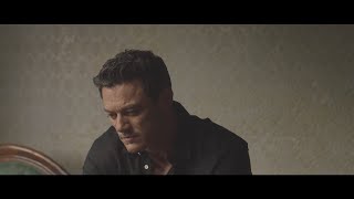 Video voorbeeld van "Luke Evans - The First Time Ever I Saw Your Face (Official Video)"