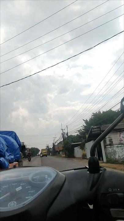 kadang nemu kita mau nyalip, eh yang depan ikut tarik gas pol