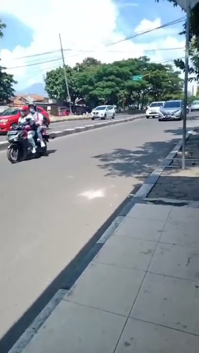 VIDEOIN JALAN RAYA SIANG PANAS | HALU STORY #shorts  #storyhalu #storyig #storywa