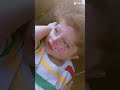 وردة سكيتهة من دمك لعيون