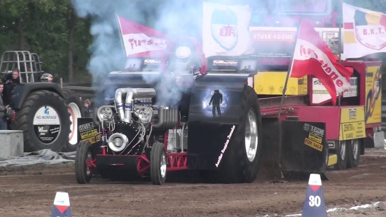 Another Russian Invader Light Modified @ Tractor Pulling Stroe 2012