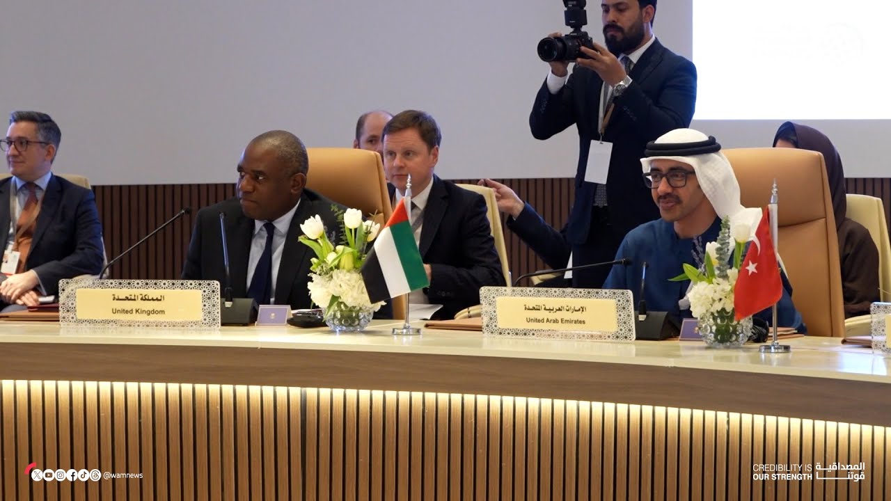 عبدالله بن زايد يشارك في اجتماعات الرياض الوزارية حول سوريا