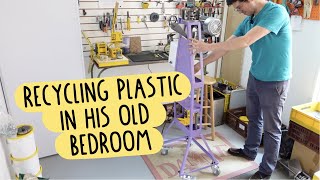 This guy transformed his bedroom into a recycling center 😴