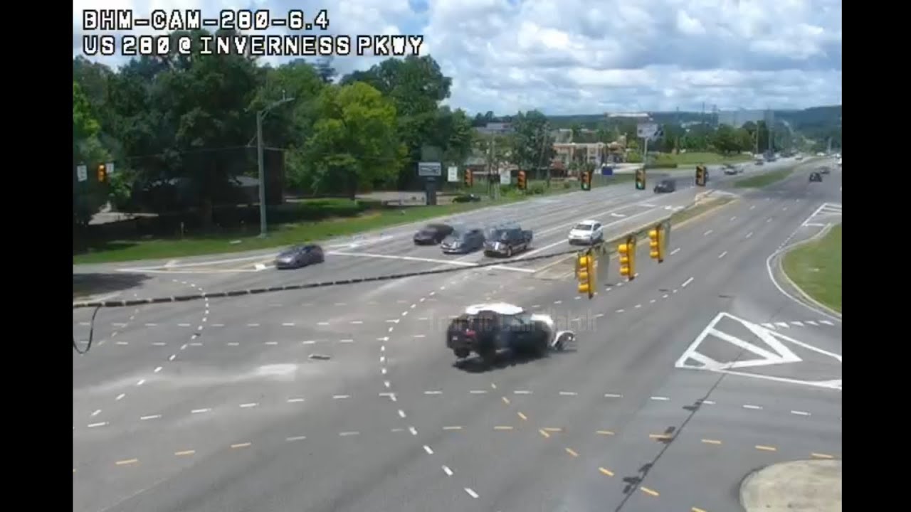 Alabama: Red Light Runner Gets NAILED At High Speed By Innocent Driver ...