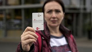 Германия ввела карты для просителей убежища