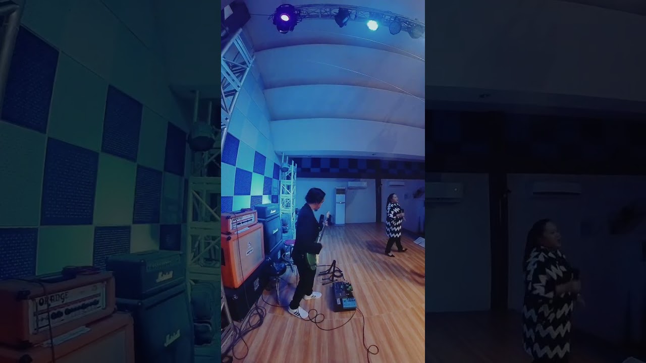 GLORIOUS COVER - Martha  Munizzi