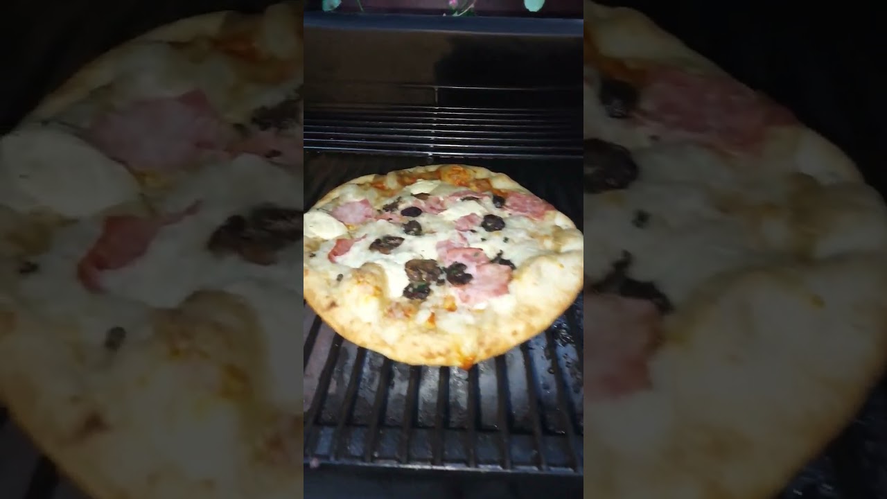 Pellet grill pizza. 
