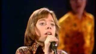 Video thumbnail of "Les Poppys - Isabelle je t'aime 1973"