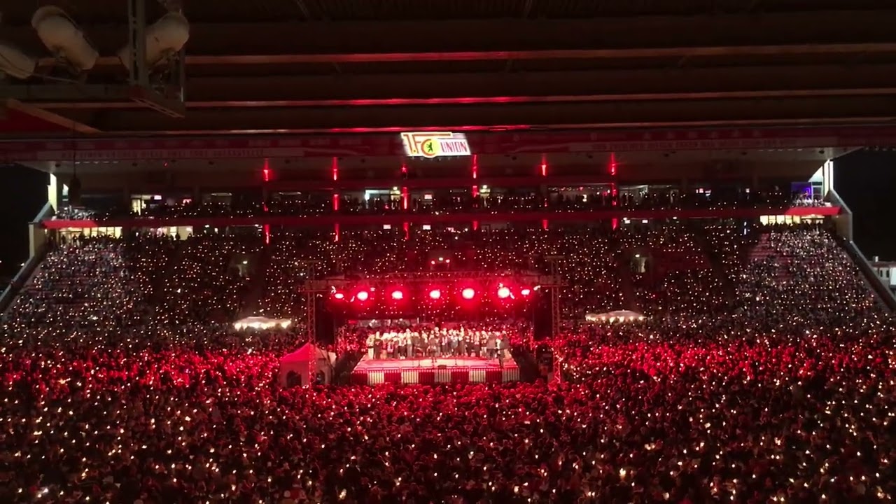 Berlin - Stadion an der Alten Försterei - Weihnachtssingen - An der Alten Försterei
