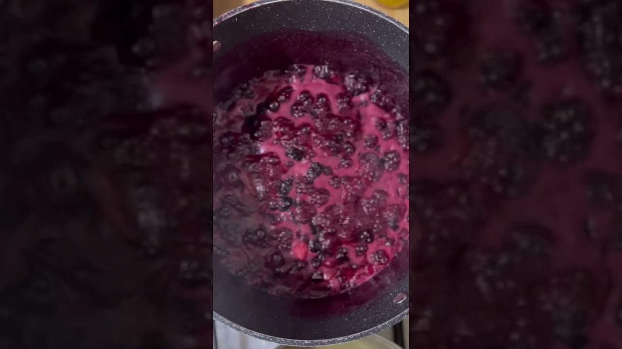 Seasonal pear and blackberry jam 