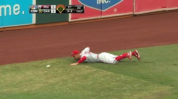 PHI@OAK: Moss hits an RBI double off Sizemore