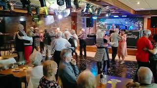 Dansen in Waldeslust met Reality en natuurlijk ook weer de gasten uit Trier zijn er weer bij.