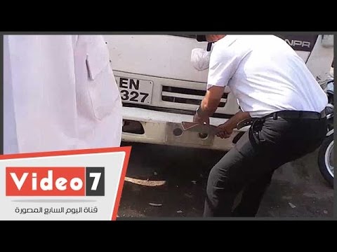 محافظ القاهرة يأمر بخلع نمر سيارتين مخالفتين وسائق يحاول الهروب