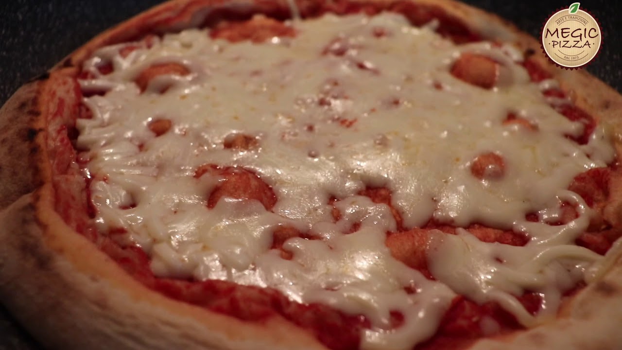 Come cucinare una MEGIC PIZZA in padella - YouTube