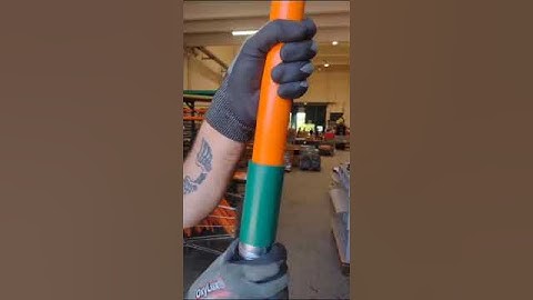 How to unscrew 2 elements of a connectable insulating rod