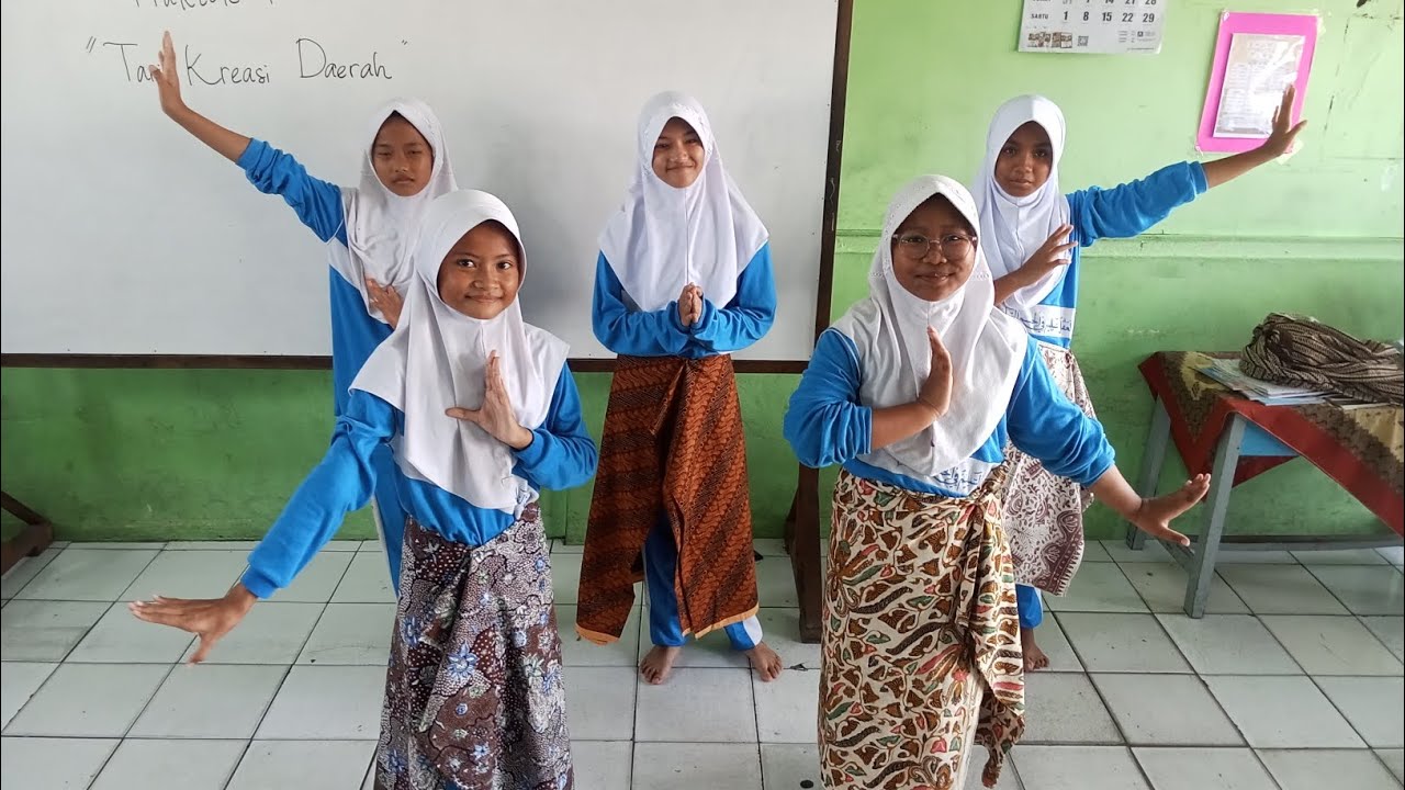 Tari Wonderland Kelompok 7