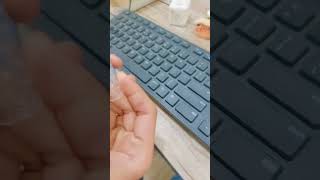 A retainer teeth holds 3d model