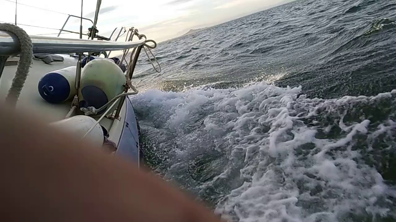 Maxi 95 surfing in la Manga beach 8.9 Knot