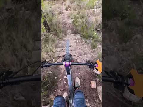 Bajo en MTB estás escaleras OCULTAS en la Montaña #insta360goultra