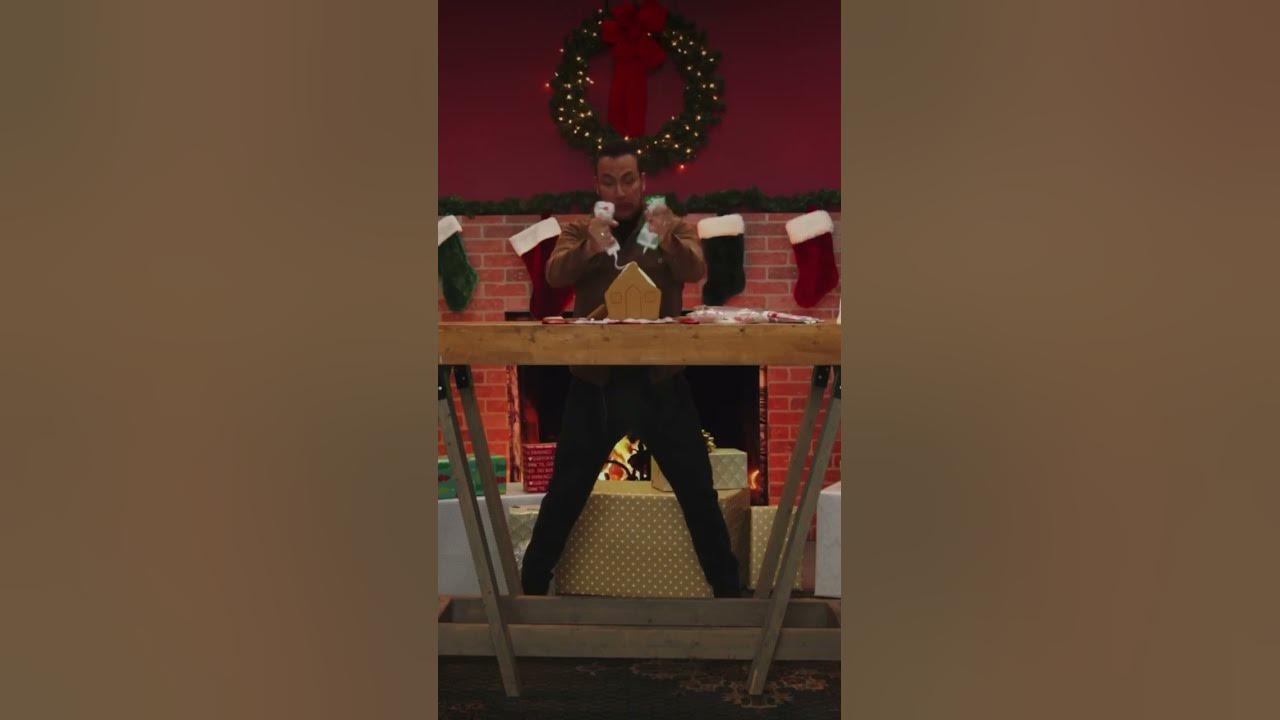 Now THIS is Howie build a gingerbread house! 🎄❄️✨