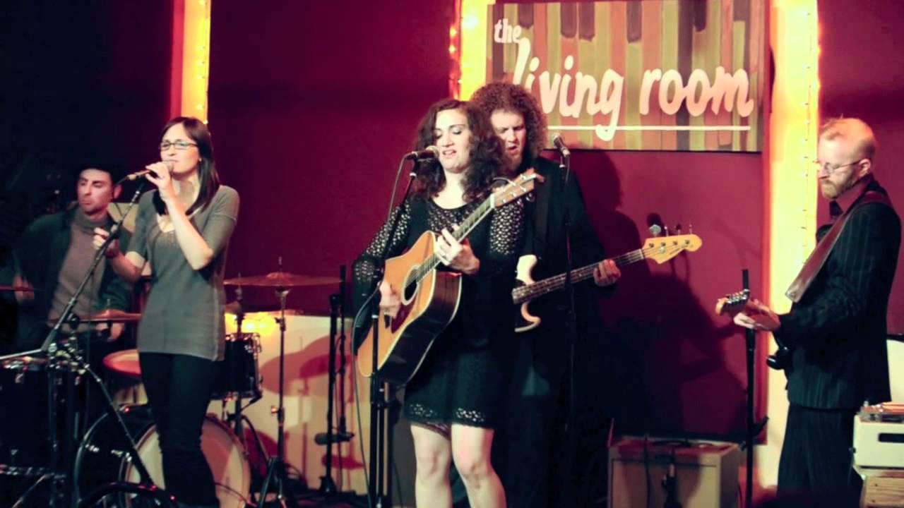 YouTube पर Abby Ahmad: "Because" Live @ The Living Room देखें YouTube पर Abby Ahmad: "Because" Live @ The Living Room देखें