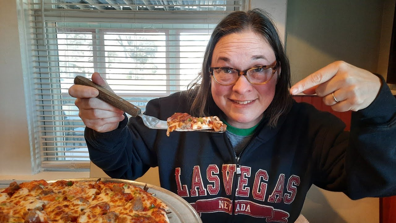 Twiggy's Pub/Sweet Lou's Pizzeria in Terre Haute/ Seelyville YouTube