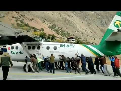 في مطار باجورا بنيبال نتيجة لإنفجار إطار الطائرة حاول الركاب دفع الطائرة خارج المدرج 