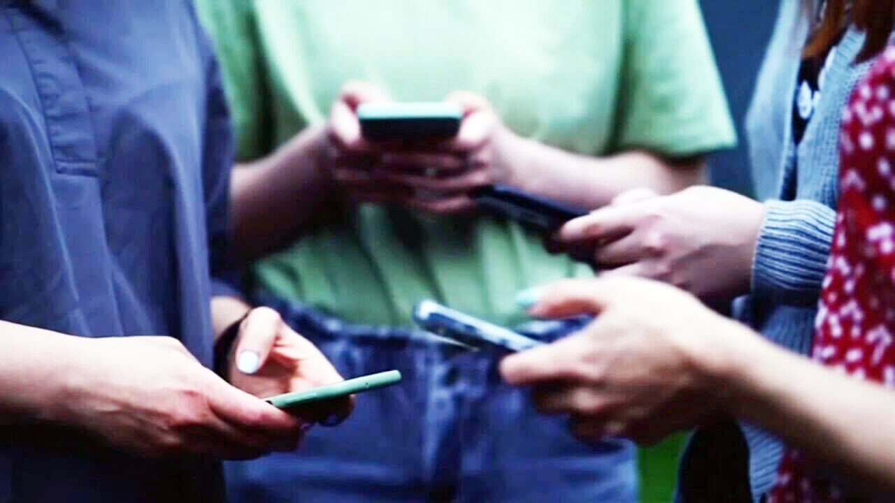 Massachusetts Senate passes statewide school cellphone ban - YouTube