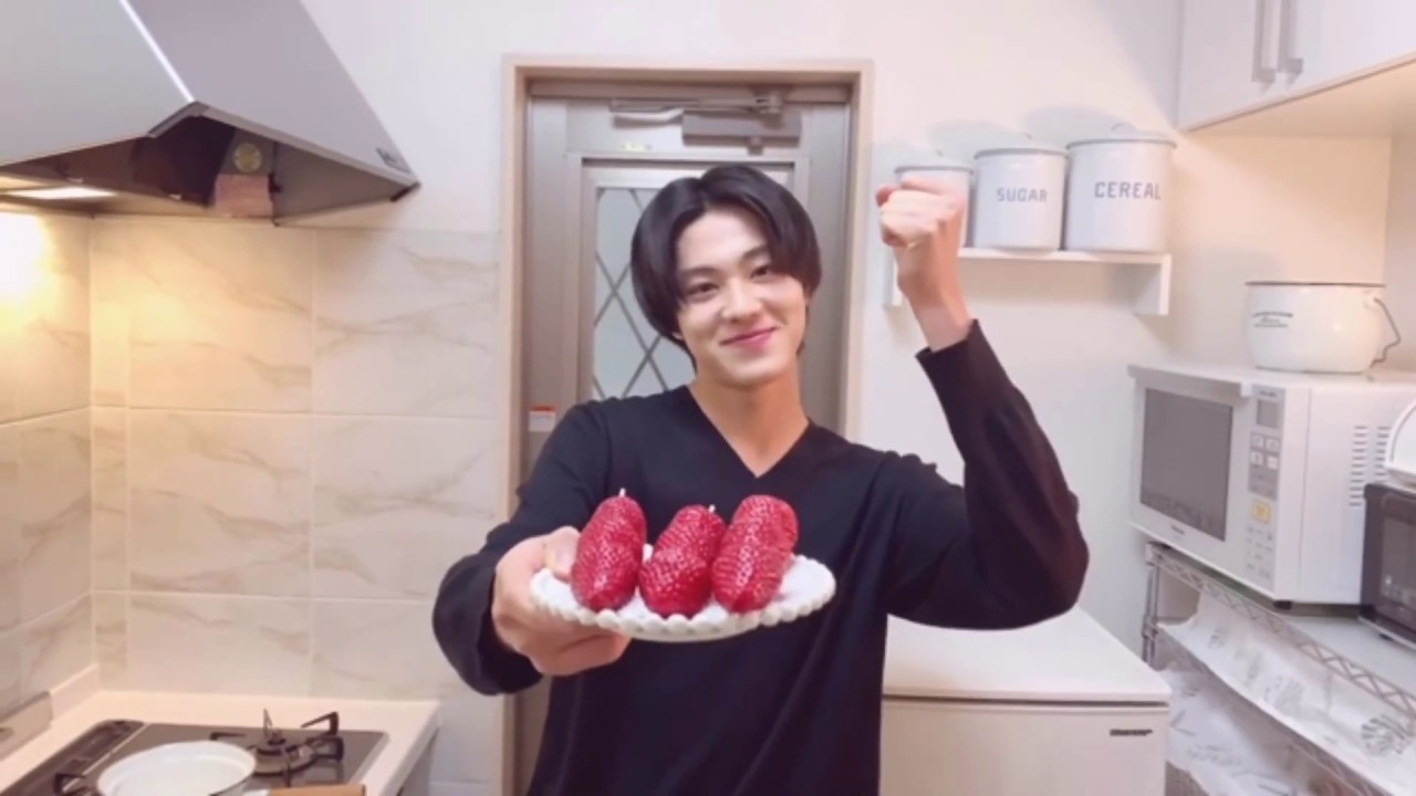 한국어자막 美少年 佐藤龍我いちご飴作り🍓
